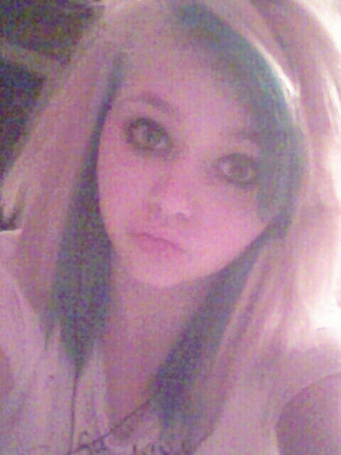hey its me lindsey from texas lets make that white button blue follow follow :)