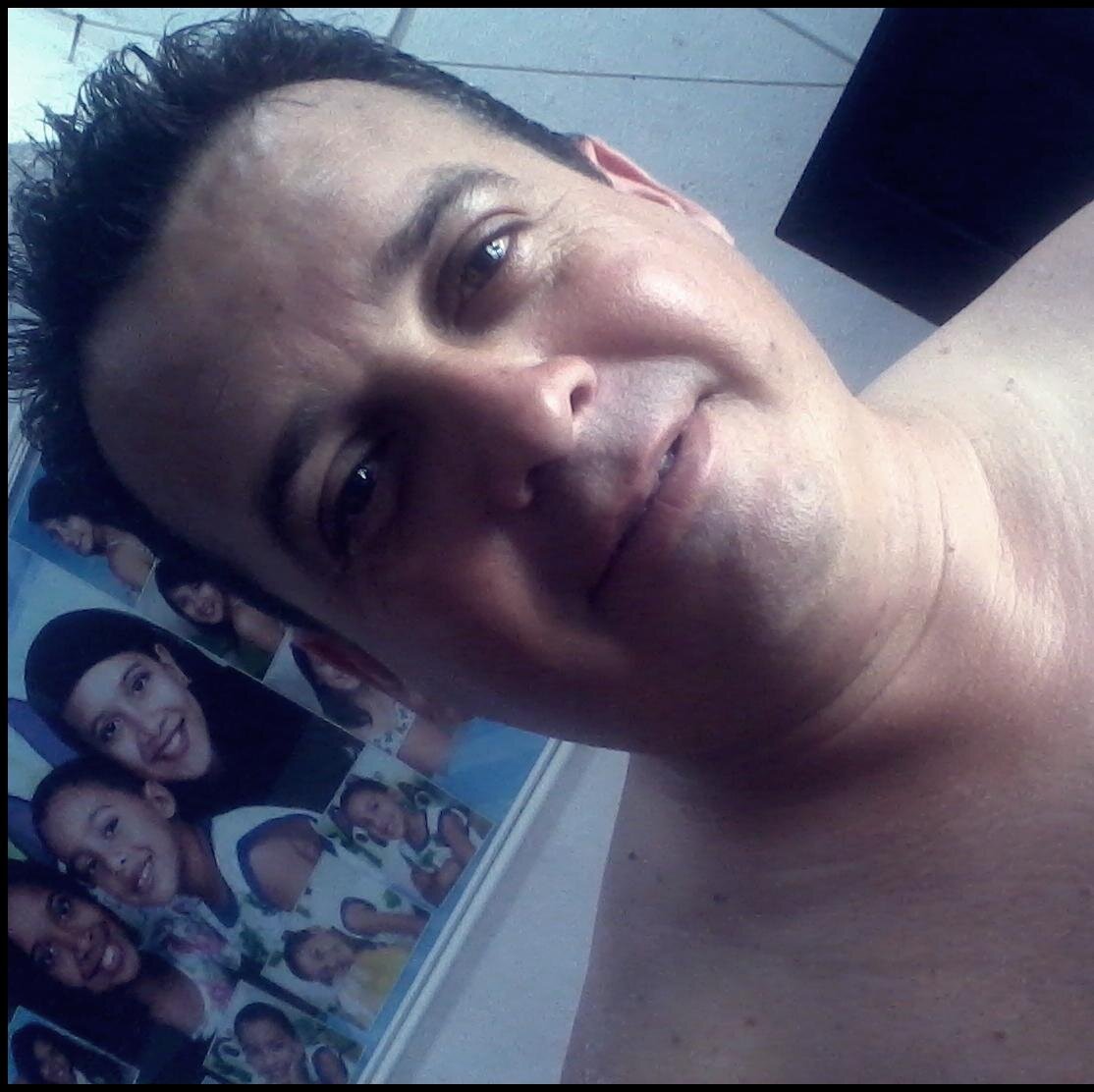 Aquele que desperdiça o dia de hoje, lamentando o de ontem, desperdiçará o de amanhã, lamentando o de hoje