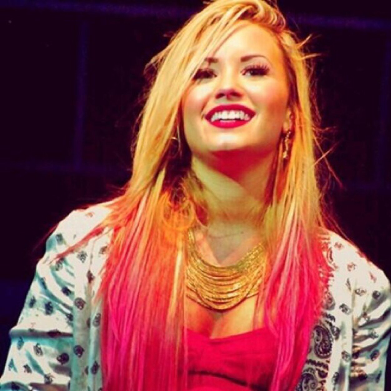FOLLOW @iconicdemetriaa PLEASE!! IM HELPING OUT A FRIEND