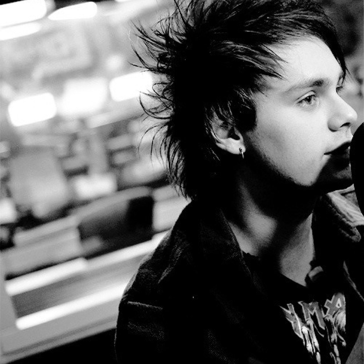IM @DEMONLOUISS DONT FORGET HOW MUCH 5SOS LOVES YOU. I LOVE YOU & I FOLLOW BACK! :) x