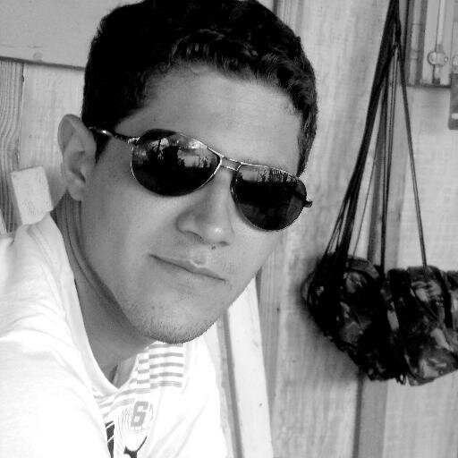 A vida é curta, quebre as regras, perdoe rapidamente, beije suavemente, ame de verdade, ria sem controle, e nunca se arrependa de algo que lhe fez sorrir... ;D
