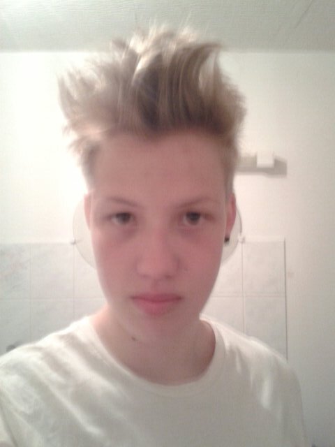 abonne toi *-*  ou ajoute moi sur facebook