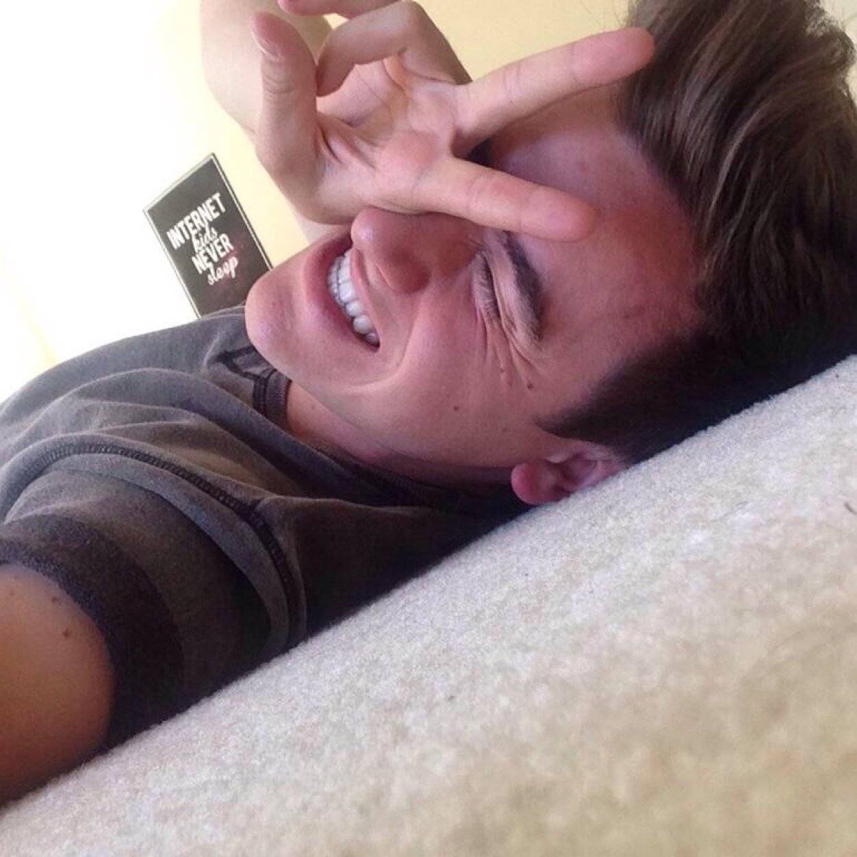 love you guys//
free follow from @fancingfranta :)