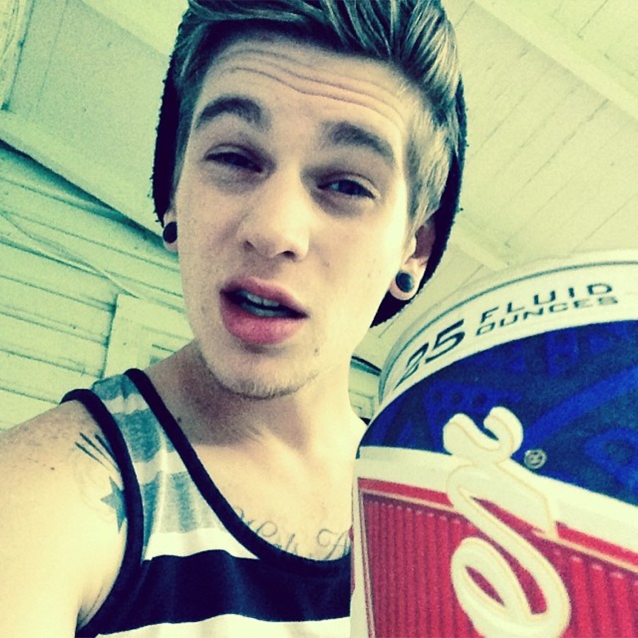I'm Dawson. 17. Tatted idiot. Wanna get to know me? Talk to me, I don't bite. I'm not anything like my mother. Single.