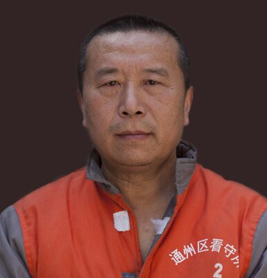 独立艺术家，从事写作、雕塑、摄影、作曲、行为艺术等