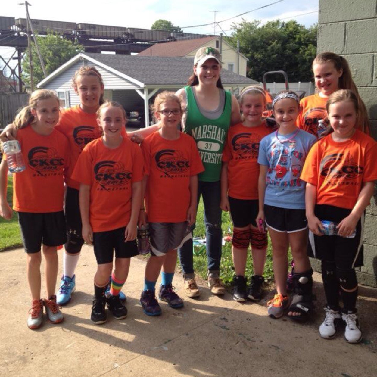 kodee_langdon's profile picture. I'm a hanging out girl and love animals!!!i love to play basketball!!!