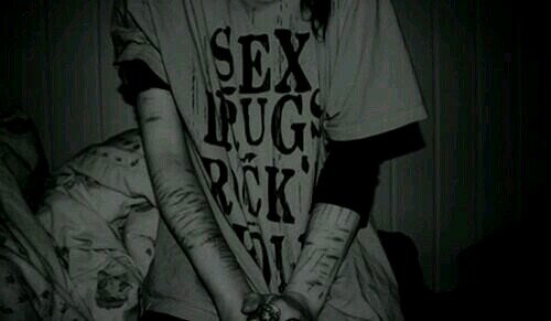 mindsxdepressed's profile picture. one ѕтep and yoυ wιll вe ғree