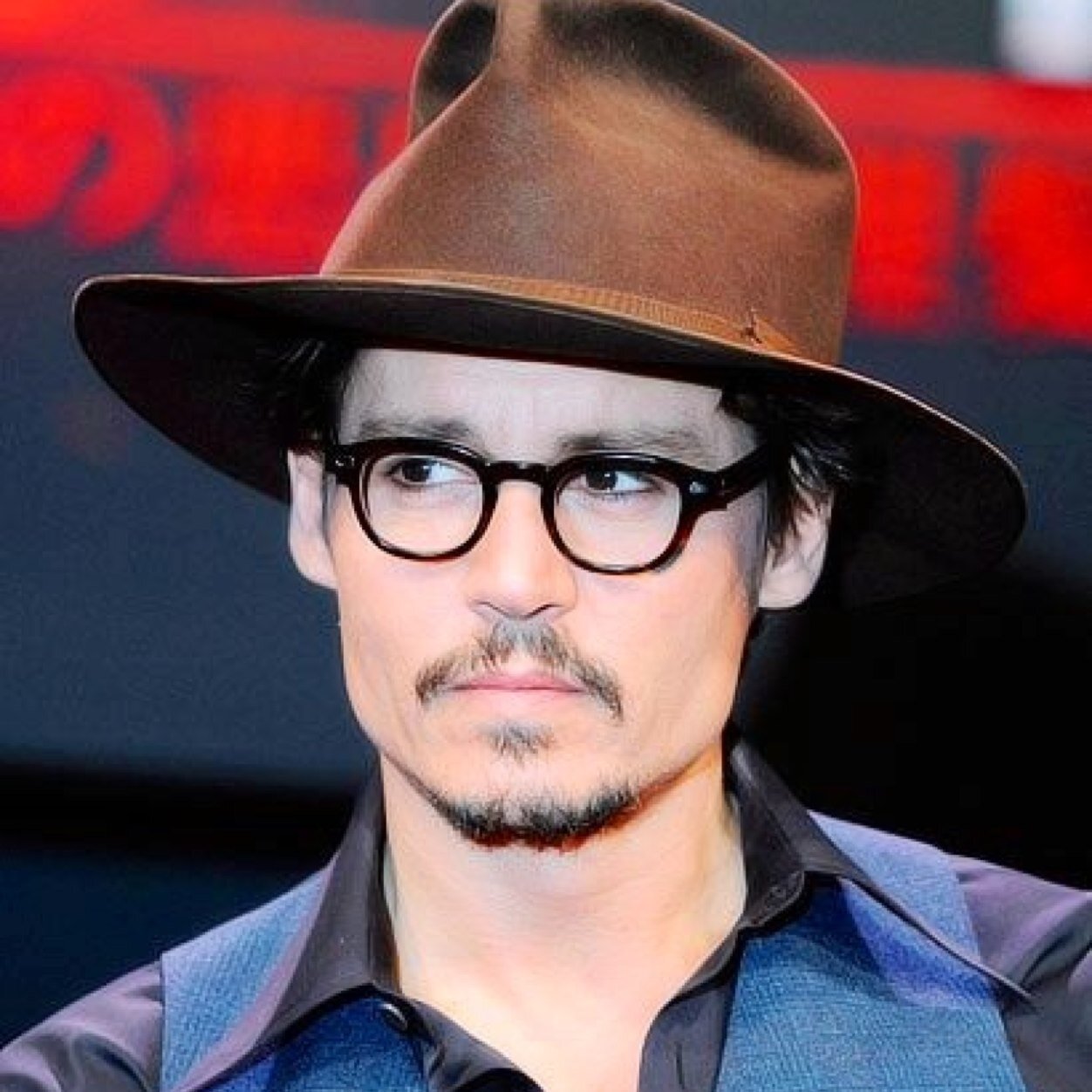 JOHNNY DEPP ❤SELENA GOMEZ..is what I love https://t.co/QS0tZLlLU4