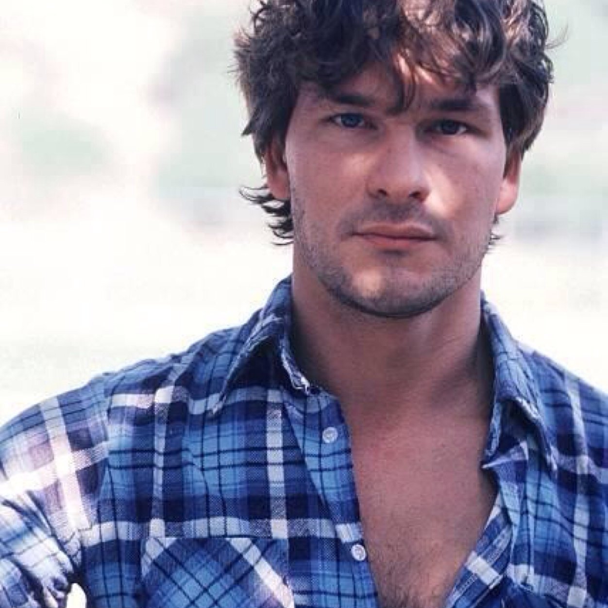 Oldest brother of Sodapop and Ponyboy. Roofs houses, good in rumbles, and the only greaser who takes football seriously. [Outsiders RP.]