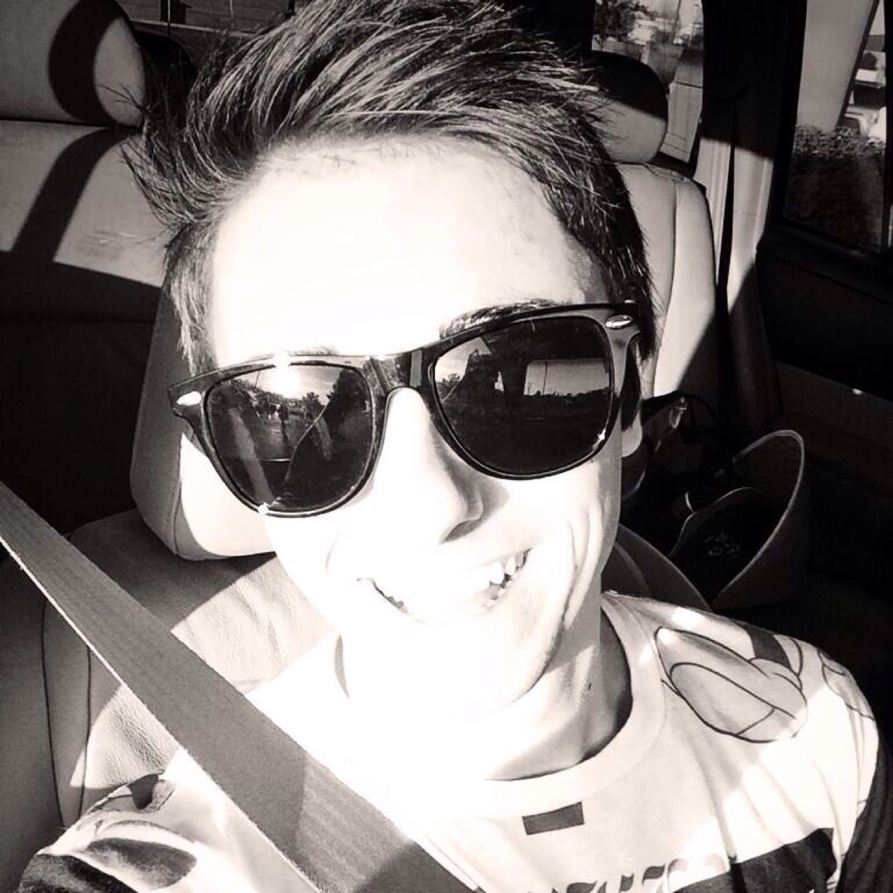 Fan page for @AleccFitzz ! Alec fitz saved my life ! Go follow @iSmartAlec #feiner