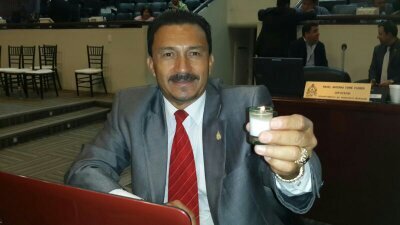 Diputado del Congreso Nacional de Honduras, Director y Presentador del Noticiero Tras La Verdad, Lunes a Viernes 9:00 pm - 10.00 pm GLOBO TV