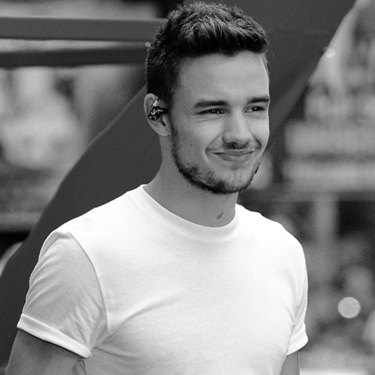 Follow @BlazinwithZouis and @jadorepizza babe i love you so much and so does she, please dont suspend bc she might want this user hehe ilysm