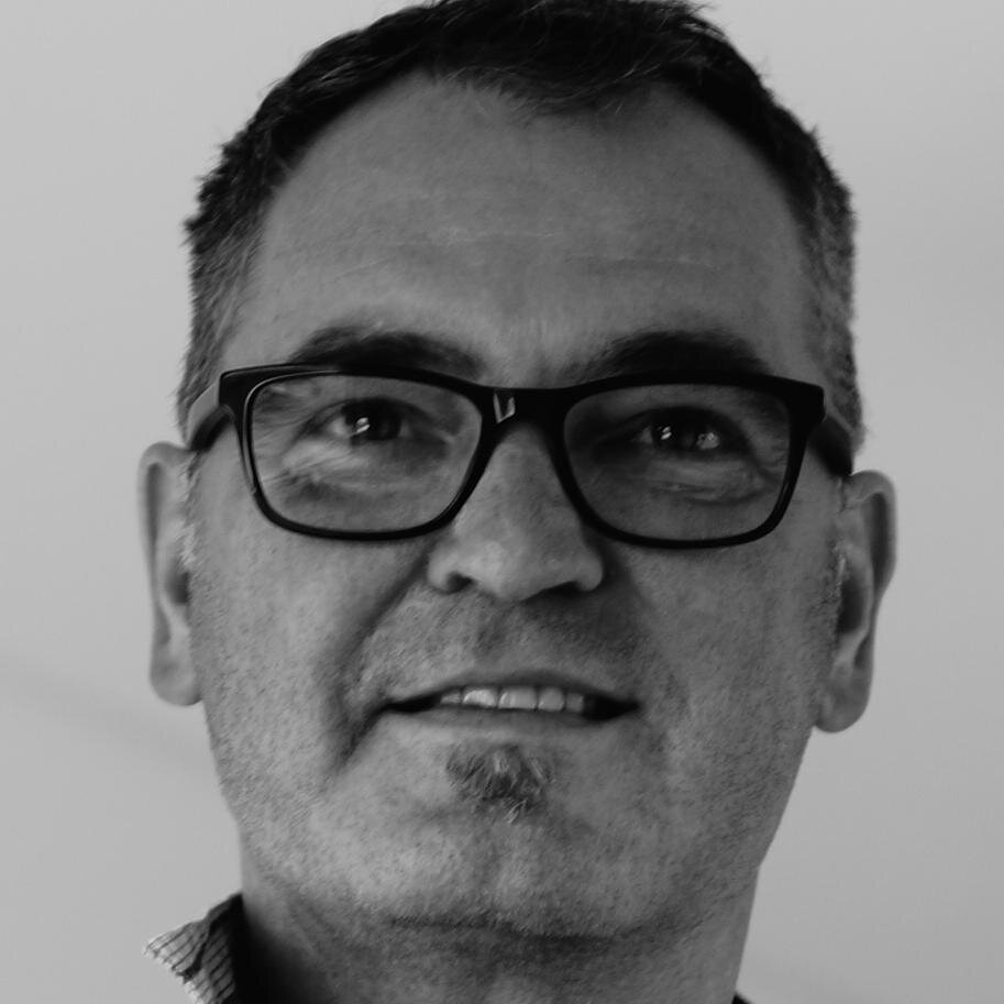 Head of Products at Barhead Solutions.
Founder at https://t.co/AzYCNa9jSl - Chatbot designers.
Guitarist and street photographer.
Online since Puss was a Kitten.