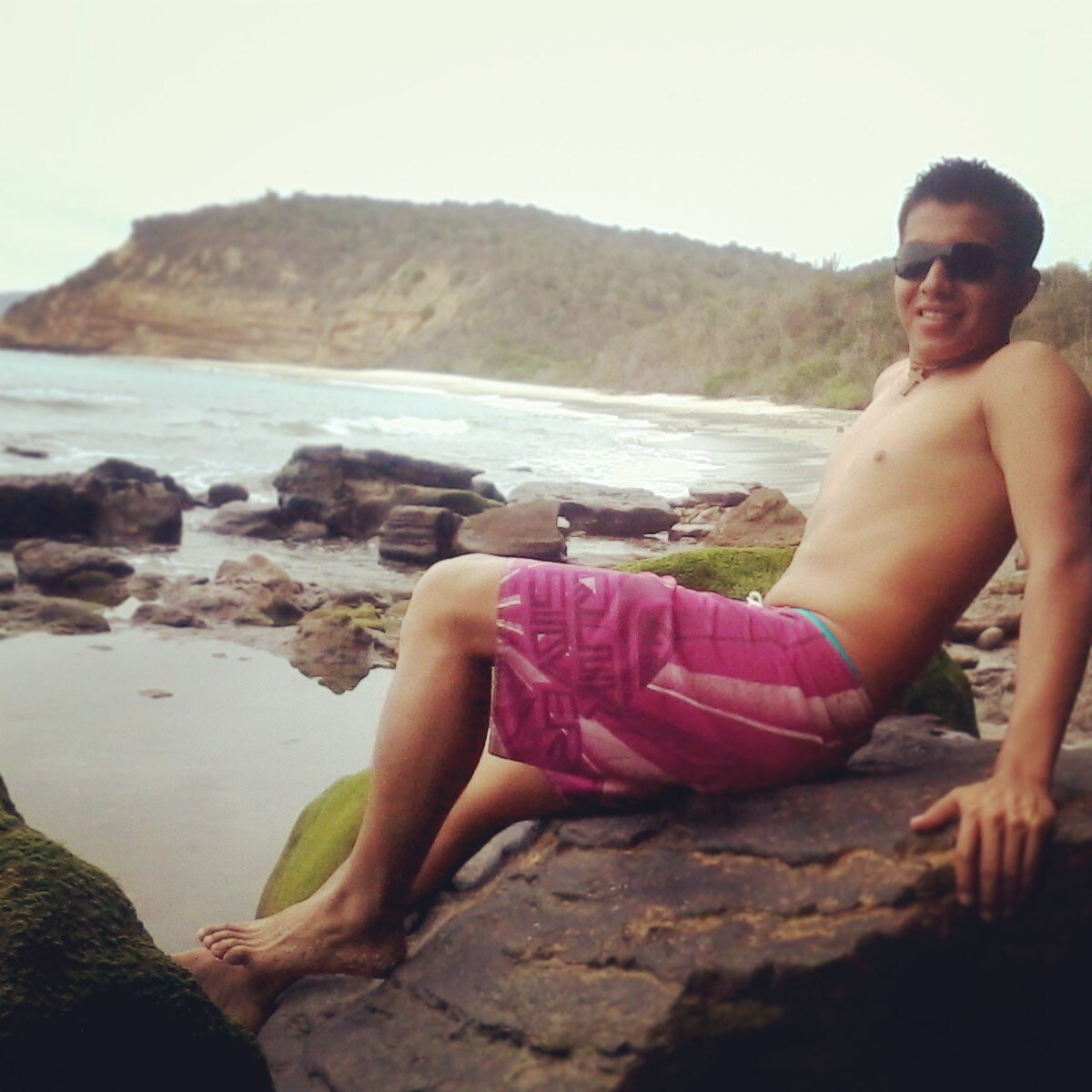 Joven estudiante de Psic. amante de la playa, el dibujo, la música y sus libros, el deporte y aventuras, esposa e hija-hijo, fiel admirador de Jesús. #PsicLino