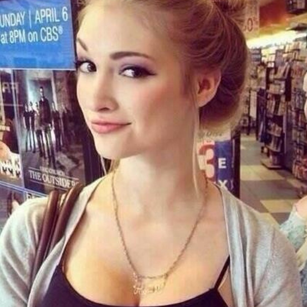 k_art_is_love's profile picture. Eyes closed just swangin @marialopesss