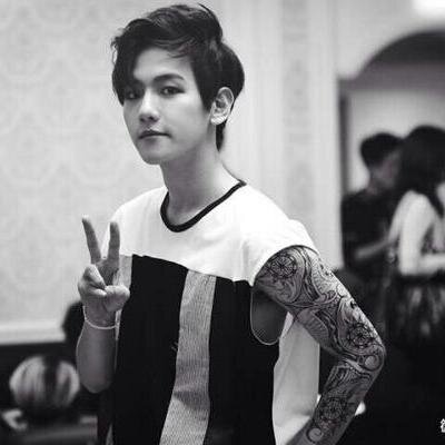 dont followback this account! followback to @baekwaters instead. thankyou!3