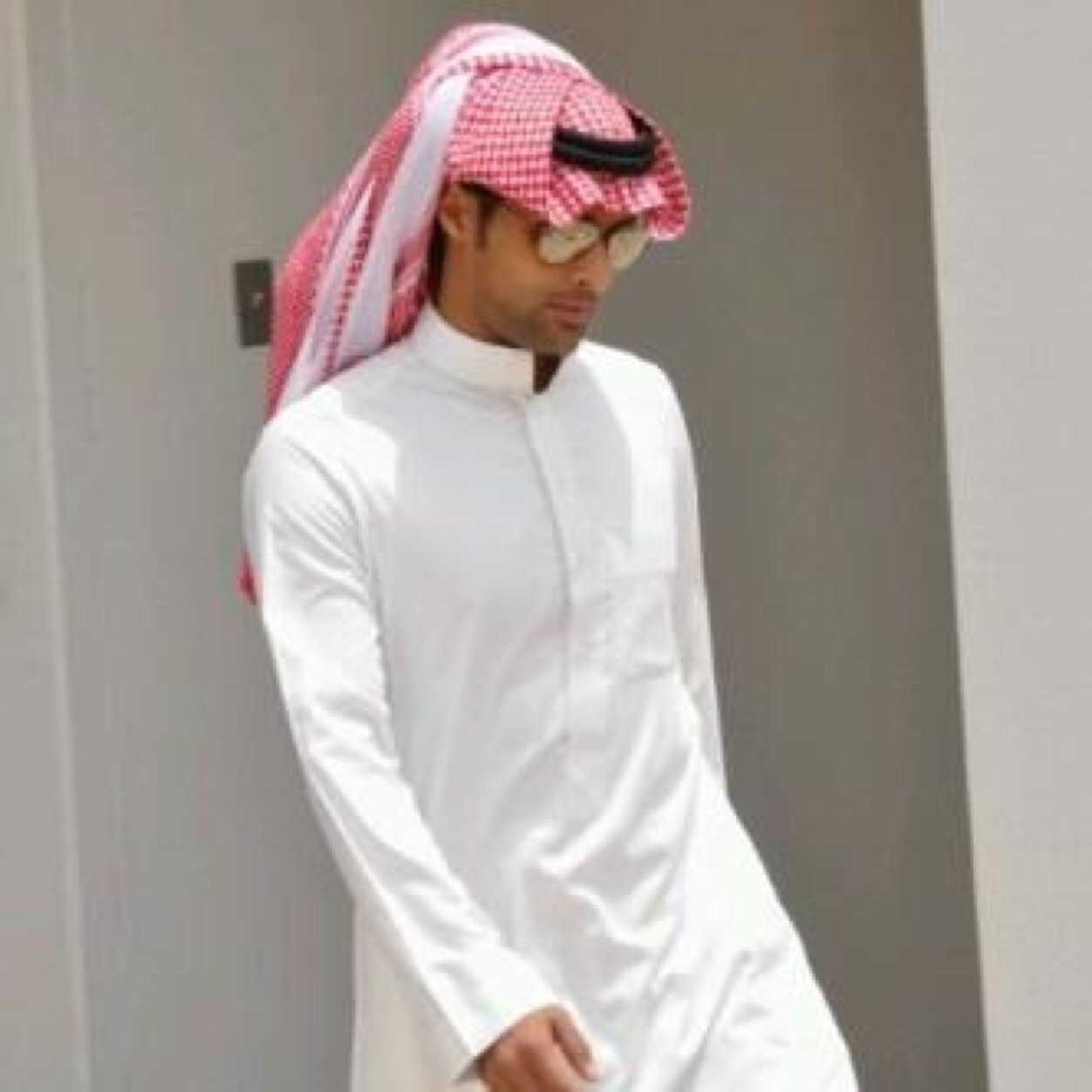 الزعيم وبس