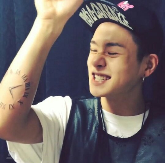I'm both not real .....ผมชื่อควอนยองดน ....ผมหน้าเหมือนควอนยองดึกนะครับ คึคึ ตัวจริงผม @crowndony