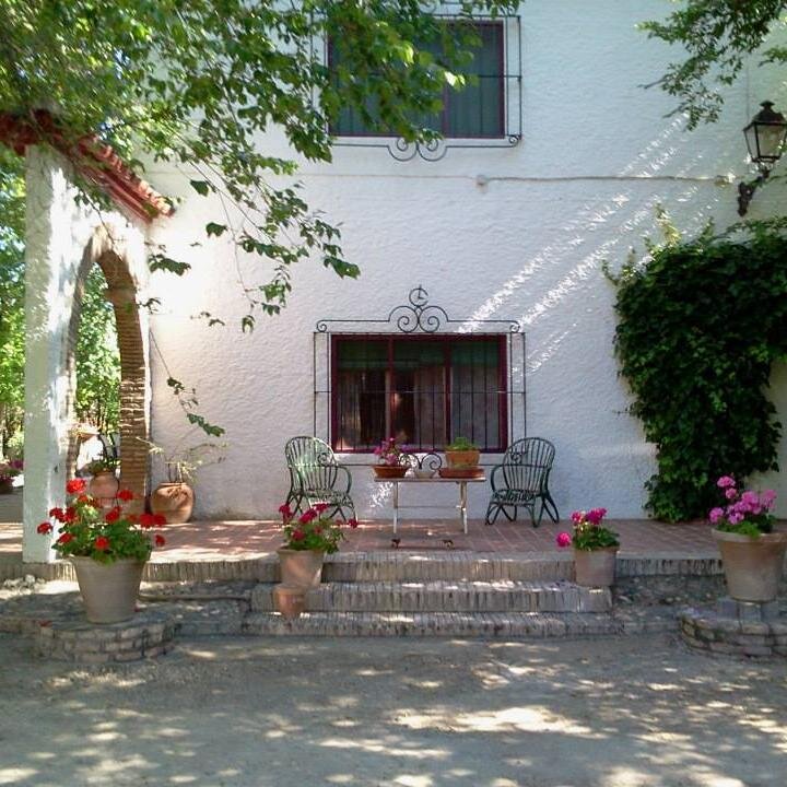 CasaAlameda's profile picture. Bienvenidos a la pagina oficial de Casa Rural Alameda.Ubicados en Lora del Río en unos fantásticos chalets donde podrá relajarse en un ambiente natural.