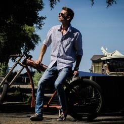Только тот человек свободен, который вполне сознает свое человеческое достоинство.