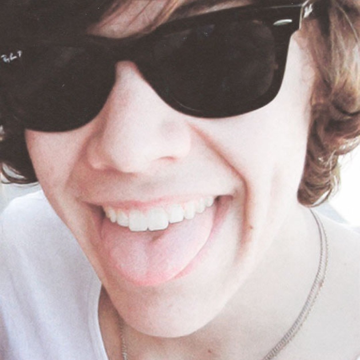 Quegli occhi di ghiaccio che si sciolgono in un dolce sorriso, Louis.