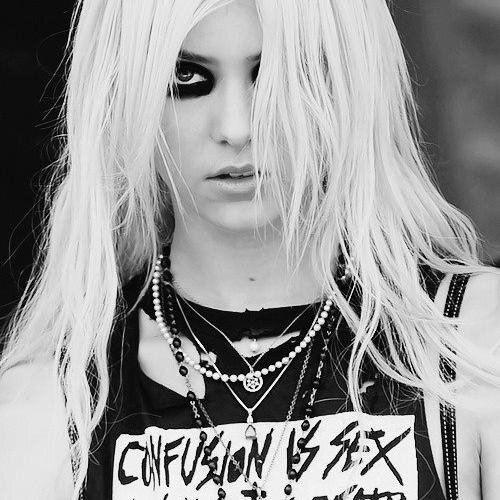 ThatMomsenFaake's profile picture. {That girl from that rock band} I'm in love with this boy named Phillip. But i call him Lion. Cause he's MY Lion. {@ThatPhilRP}