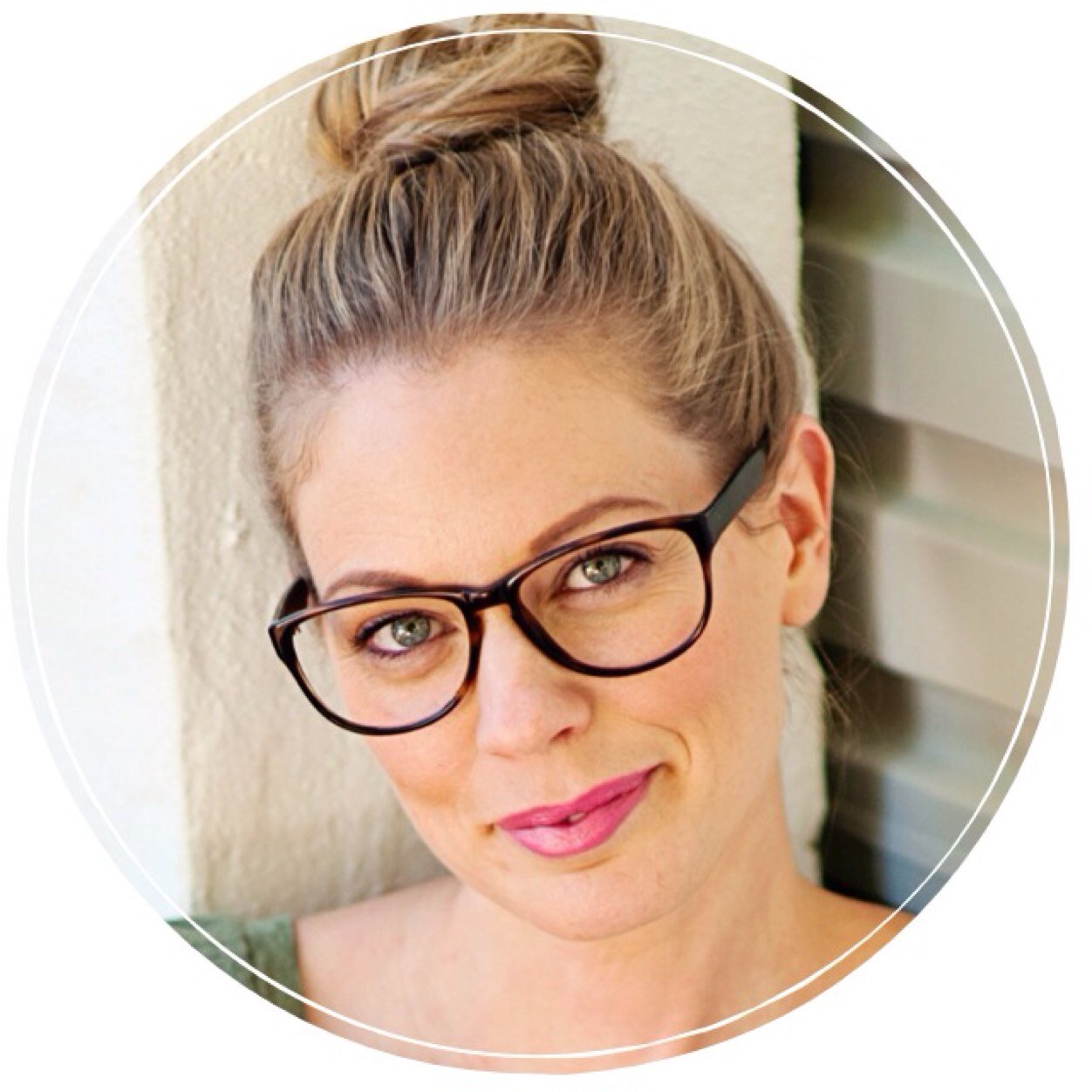 I'm Fleur, digital marketing by day, #thermomama by night. I like being nice, lovely fonts & food in jars. How about you? #thermomix