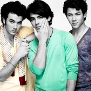 LoveCapitalH's profile picture. i love life.... and the jonas brothers, david archuleta, honor society and the golden girls! :) taaalk to meee :)