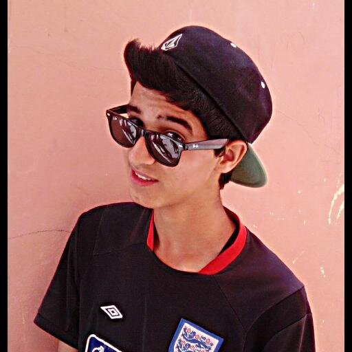 I'm aminos from morocco i love music & iwant to be a musicien & I Love Juste two band's @thevampsband & @onedirection & one singer wish is @taylorswift13