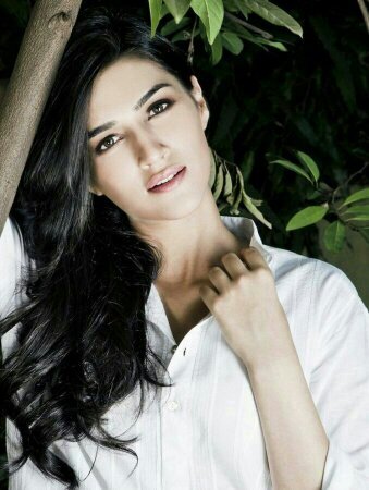 A Beautiful Girl in This Beautiful World, Charming Smile, God Gifted Dimples ♡. Every Kriti Sanon Fan Follow Us. We All ♡ her so follow her @kritisanon