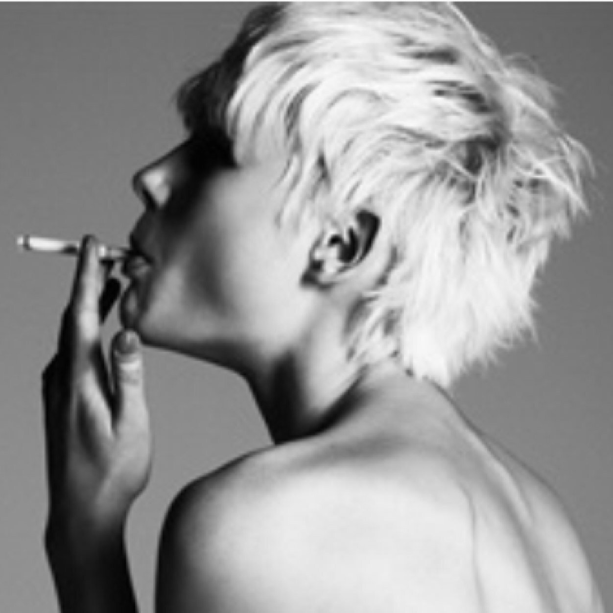 A simple human being. I appreciate the little joys of life.a smoker, thinker, and a lover for my one & only M.