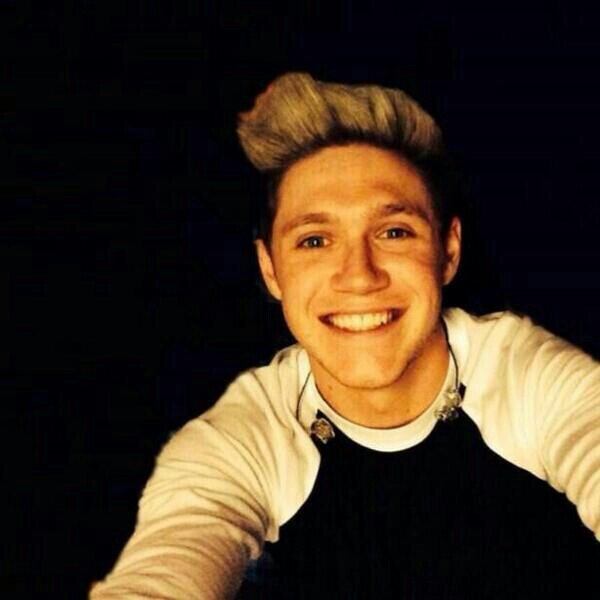 Can you please follow @niallftjmo and not this acc? :)