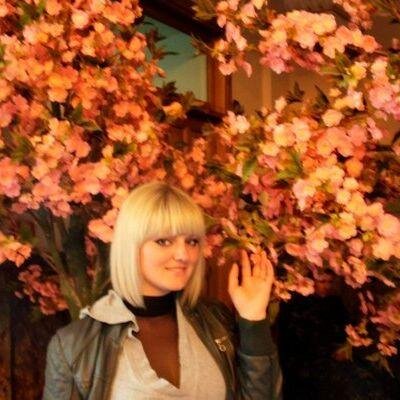Родилась в интересном городе. По жизни очень раскрепощенная. Стараюсь мыслить не как все. Просто люблю обсуждать интересные новости.