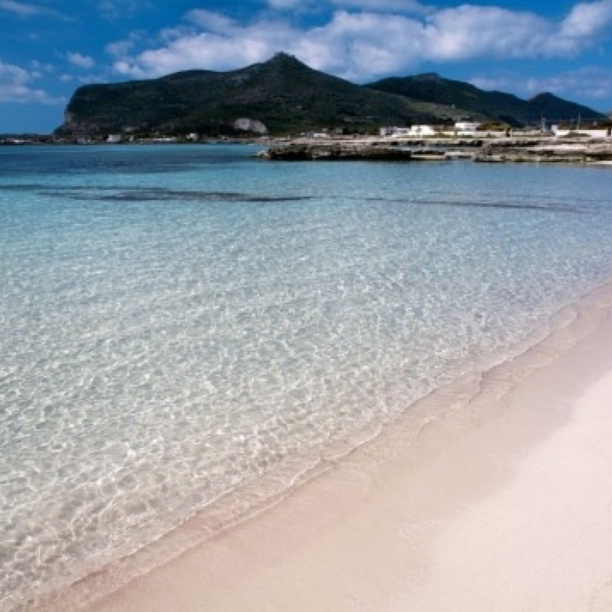 i like beach nice sea , good food and yoga……….