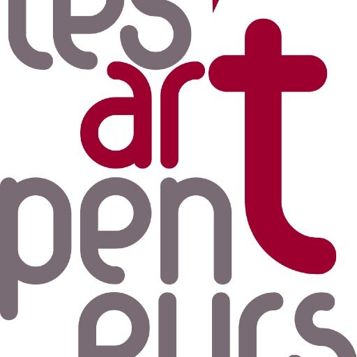 Les arTpenteurs forment une compagnie théâtrale itinérante suisse avec un chapiteau.