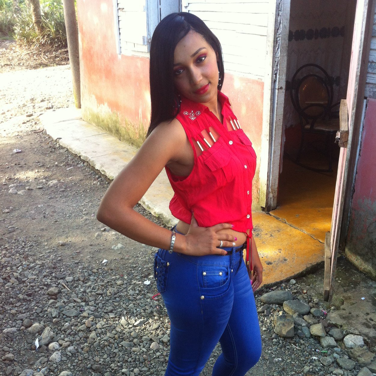 annylabombona Profile Picture