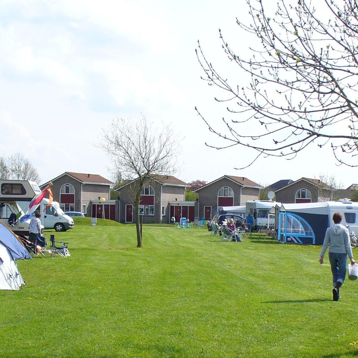 Friesland - Elfsteden - Aan het water - 29 Vakantiewoningen - Camping - Subtropisch Zwembad - Sportcentrum - Squash - Bowling - Monkey Town - en nog veel meer!
