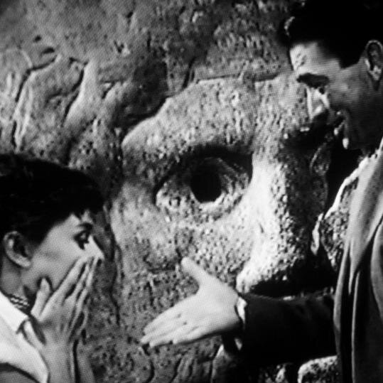 un giorno a roma con audrey hepburn 
ROMAN HOLIDAY the myth of an actress, a movie and a timeless era 
ENGLISH VERSION COMING SOON 
by maurizio canforini