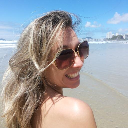 Acompanha o tempo, que se integra ao simples uso das roupas no dia-a-dia. É uma forma passageira de se comportar e sobretudo de se vestir ou pentear.