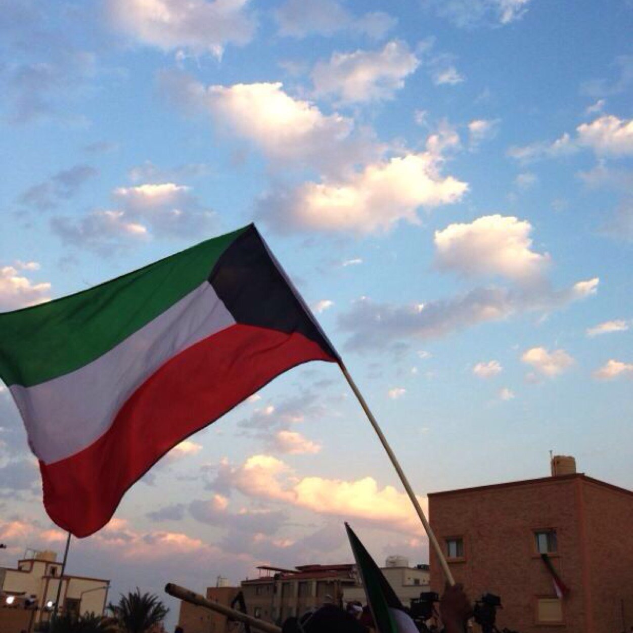 وصيتي: كفني علم الكويت ،،،،،، أنا قصيده متنقله في حب 🇰🇼،،عنصريه جداً في حب الكويت ..