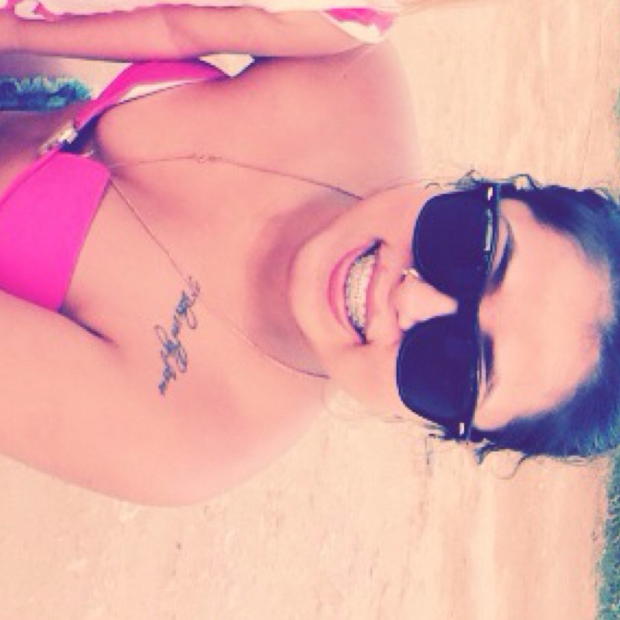 Melhor do que ver um sorriso, é ser o motivo dele. ♥