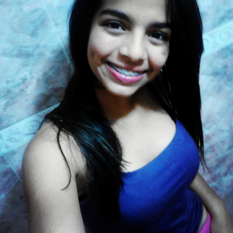 Holis.. No soy Odiosa :$ Sígueme♥ Soy divertida, Amo la Música, Me encanta estar con mis amigos y conocer gente;;)