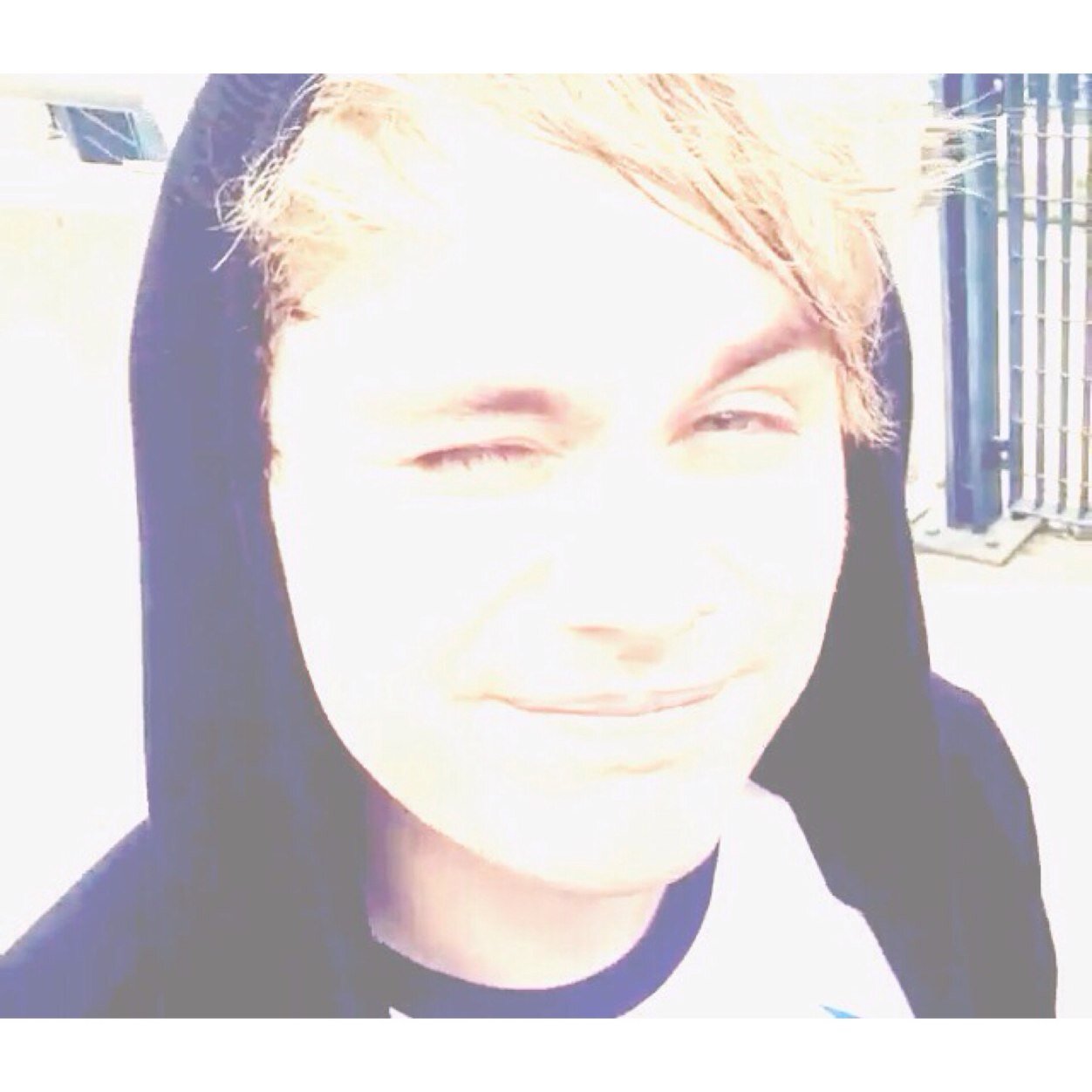 follow @mcveyfthood_ she follow back :)  || sigue a @mcveyfthood_ ella te seguira de vuelta :)