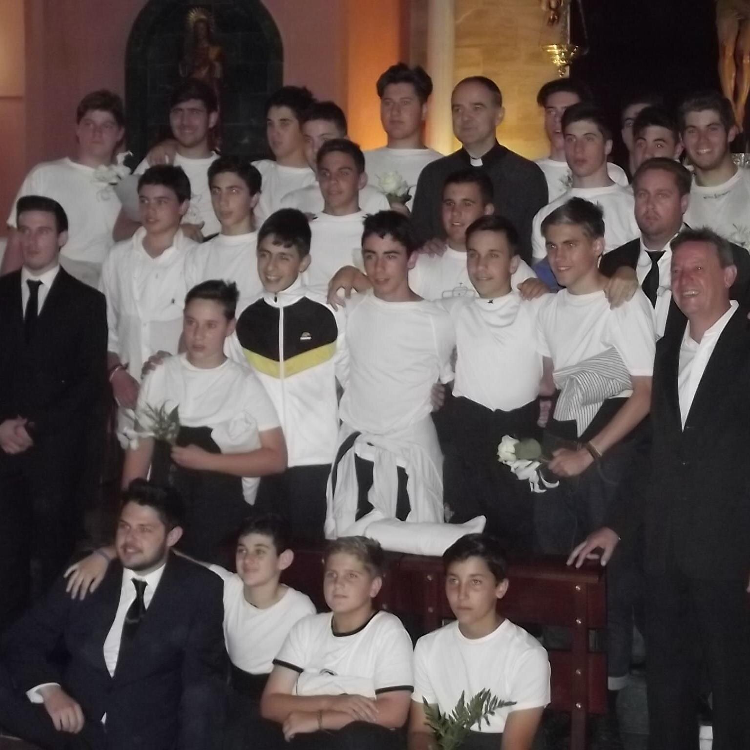 Jóvenes Costaleros de la Parroquia Nuestro Padre Jesús de Pasión y Nuestra Madre y Señora del Amparo.