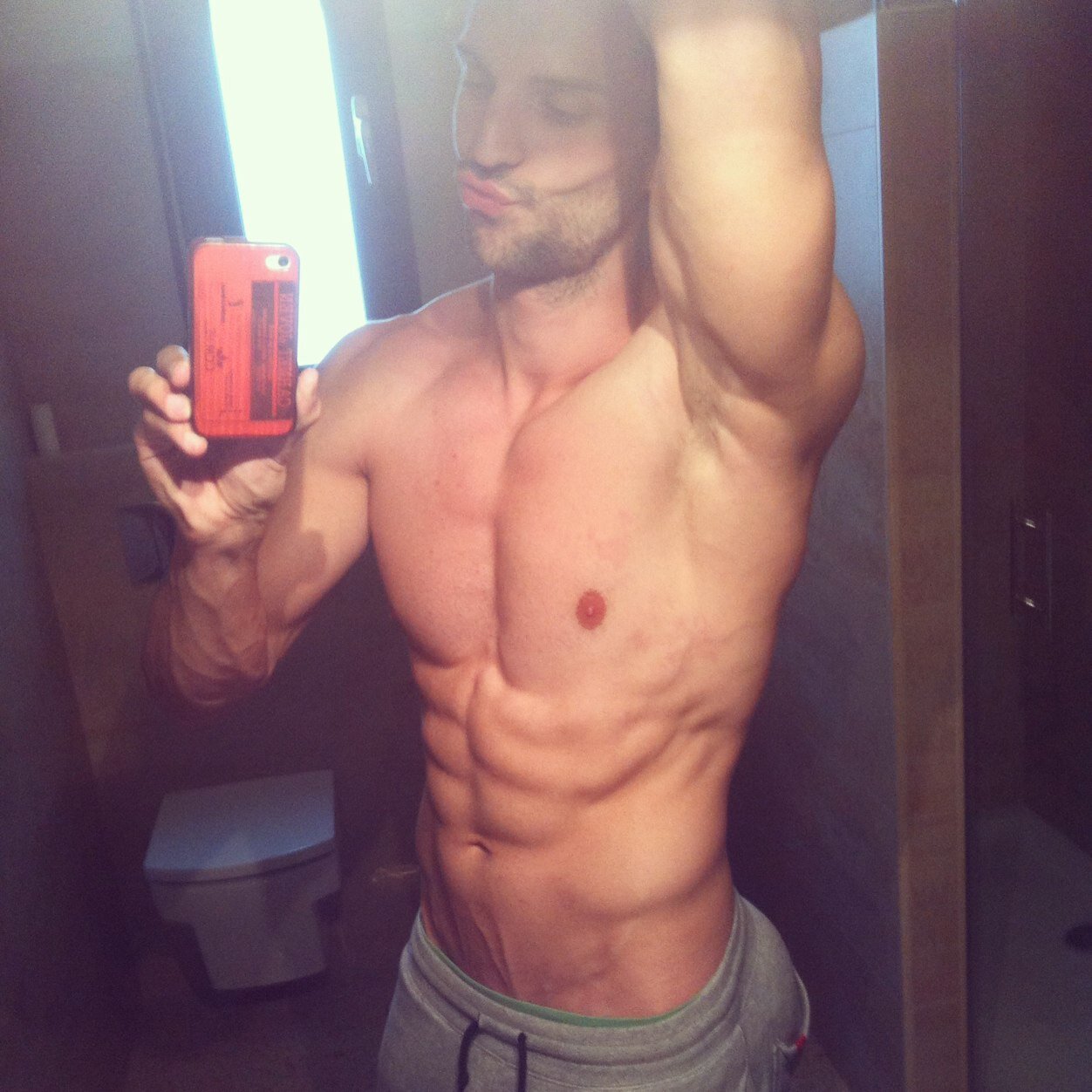 Frandisparate's profile picture. Estudiante de CAFYD, amante del deporte y del fitnes y la nutricion en particular; Gran amigo de mis amigos y con una gran fuerza para vivir.
