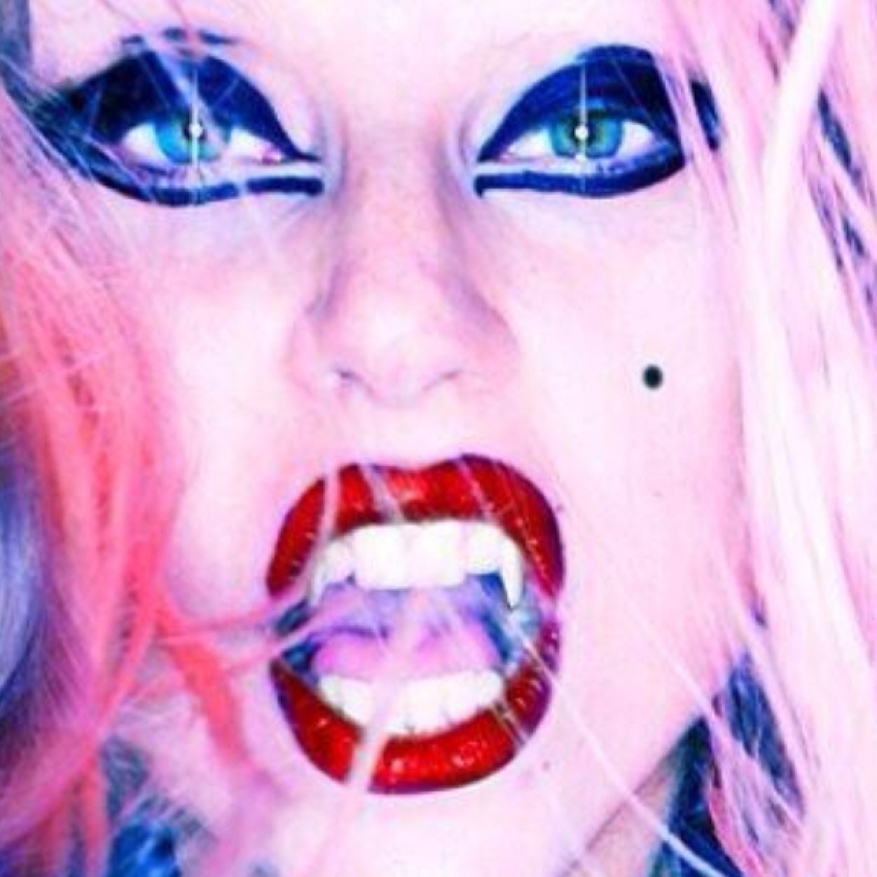 Leak, snippets, news and pics of Lady GaGa.