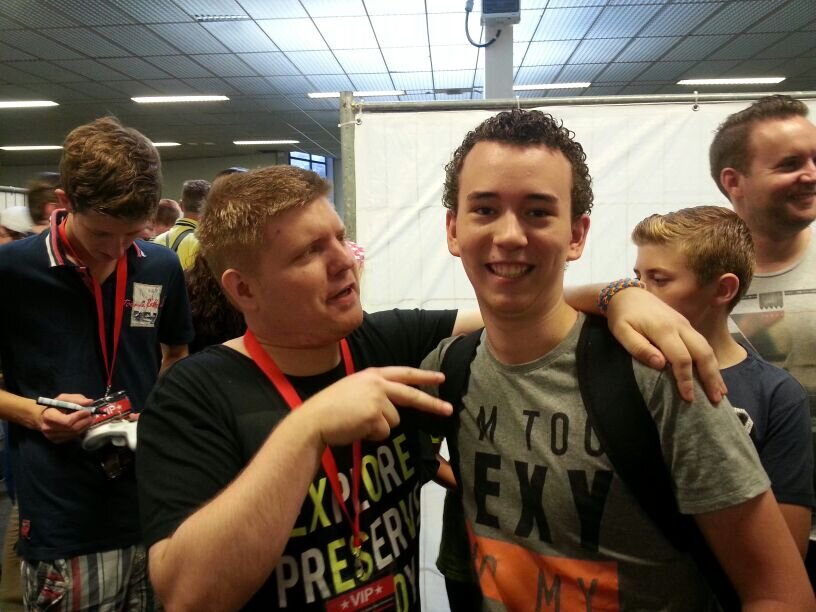 De fan twitter van @Fishanatornl !
Ook eigenaar van: @TheKing77nlFans