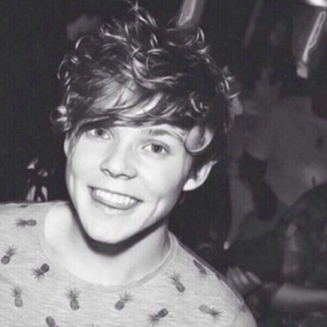 Hey beautiful, please follow @Ashton5sos xx
