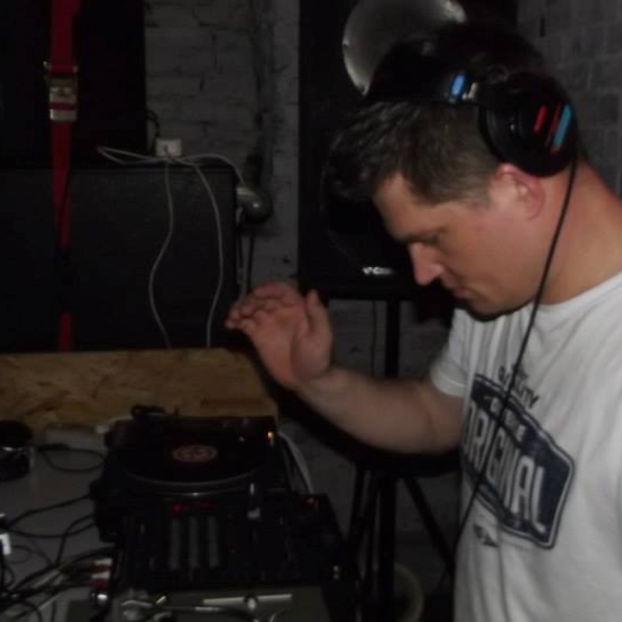 mrNoiseman's profile picture. Underground House Music Therapy.