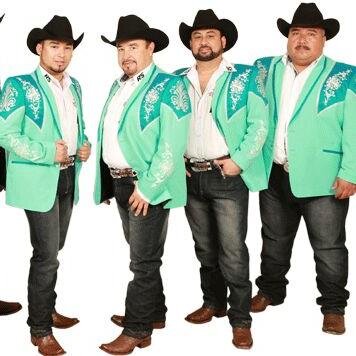 CABALLEROS DEL ESTILO DIFERENTE 
Twitter Oficial De Los Traileros Del Norte.Facebook Oficial http://t.co/VMnWXHfh -